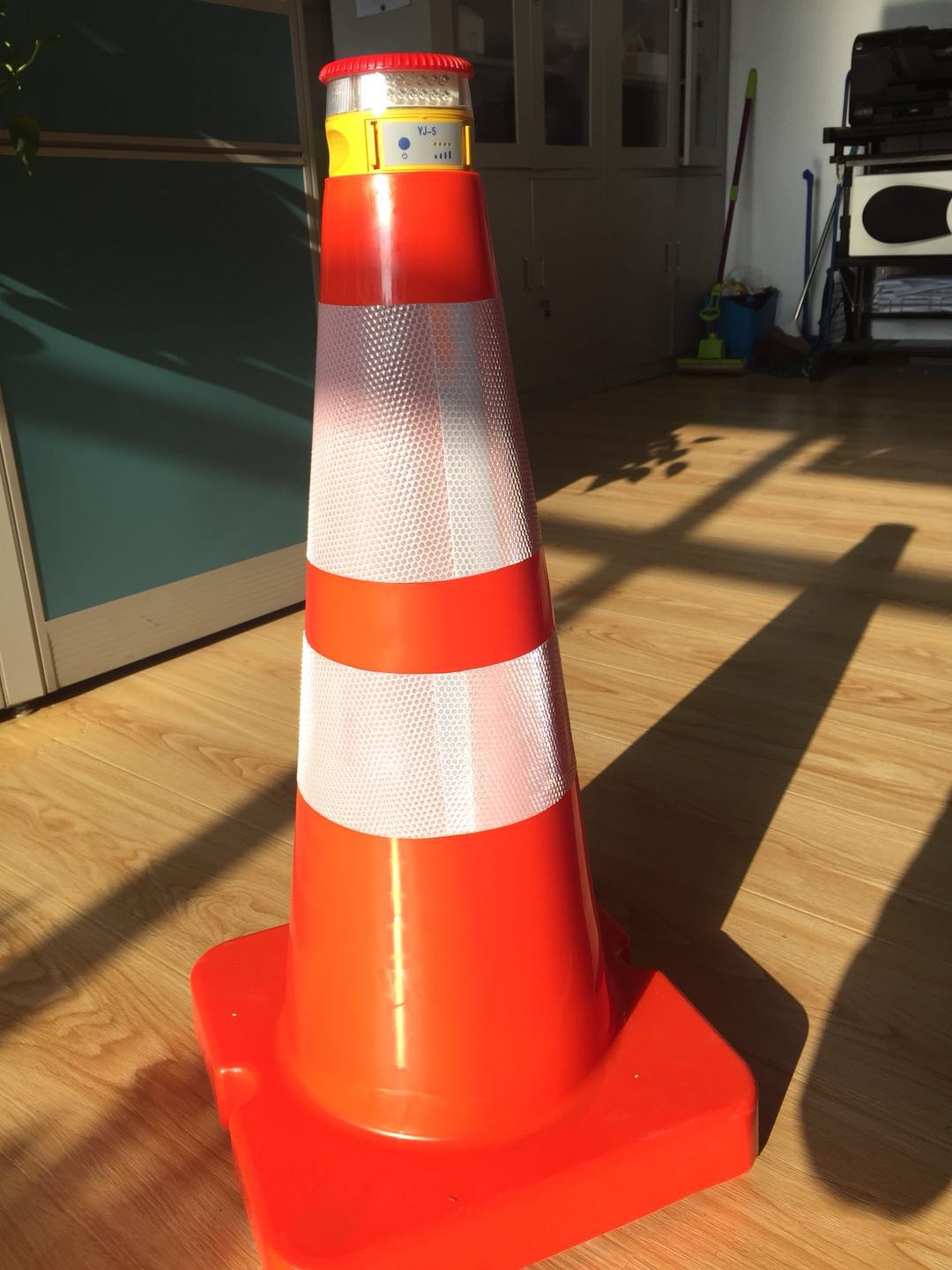 一體化防闖入報(bào)警錐筒